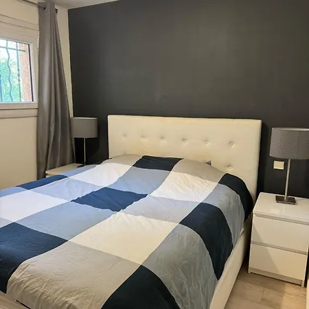 Entier Avec Jardin Pour 2 A 6 Personnes Avec 2 Et Convertible Dans Le Salon Apartment *