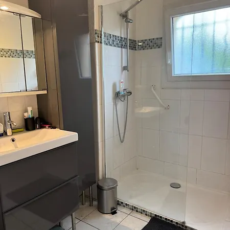 Entier Avec Jardin Pour 2 A 6 Personnes Avec 2 Et Convertible Dans Le Salon * Six-Fours-les-Plages