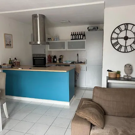 Entier Avec Jardin Pour 2 A 6 Personnes Avec 2 Et Convertible Dans Le Salon