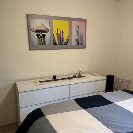 Entier Avec Jardin Pour 2 A 6 Personnes Avec 2 Et Convertible Dans Le Salon Apartment